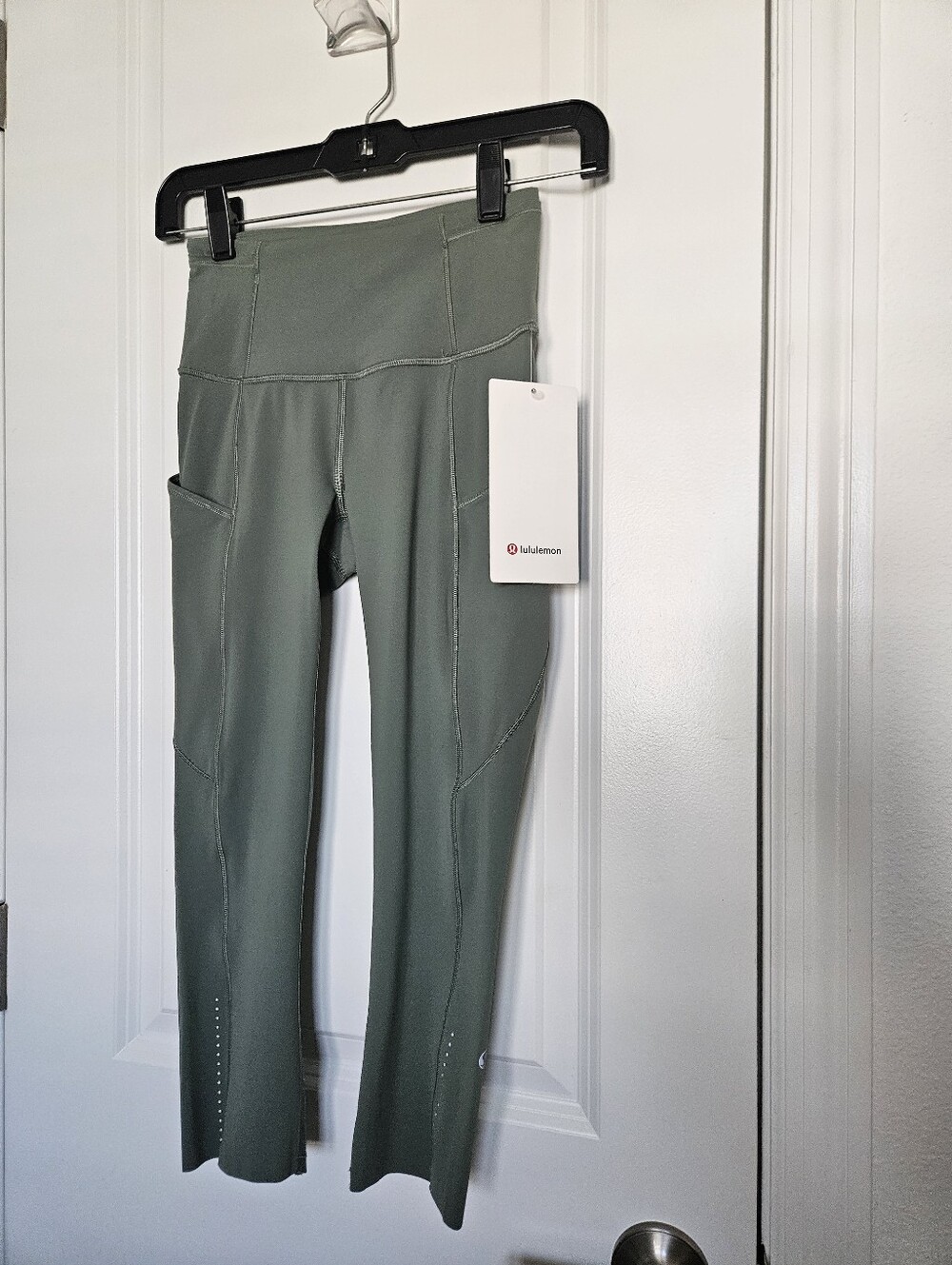 NWT Fast and Free High-Rise Crop 19" 7 Pocket Grey Eucalyptus $118 SIZE 2